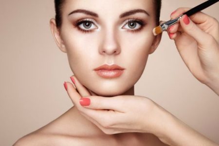 Effective Tips on Choosing and Applying Make-Up the Right Way